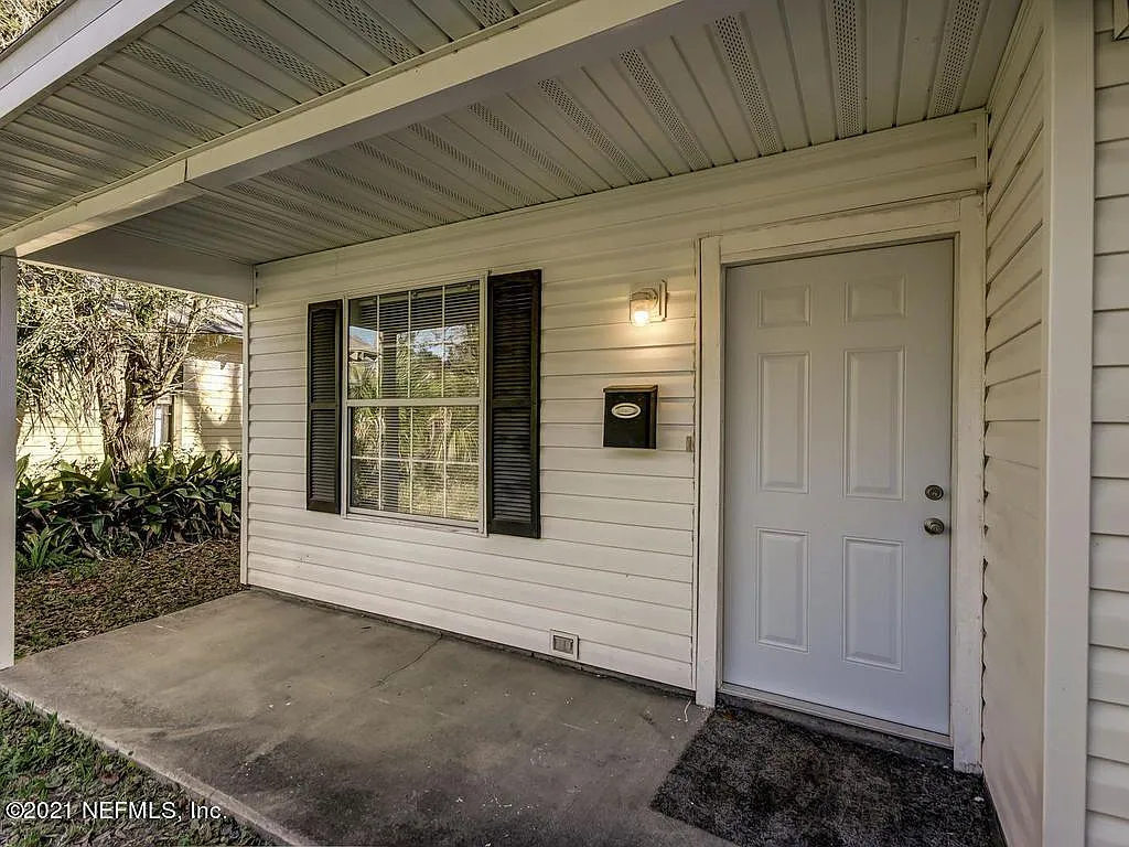 3 bed, 1099 sqft, $1,350 — Photo 2