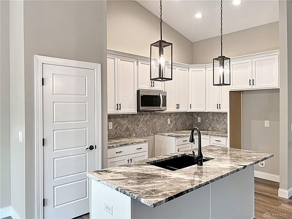 3rd image of 71 Walnut Hills Ct