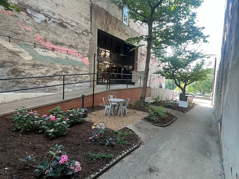 915 Main St — Photo 17