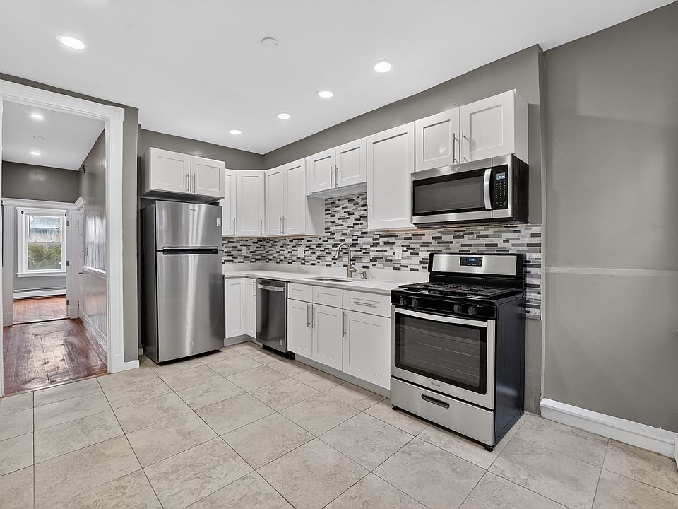 1st image of 129 Harrishof St Floor 3