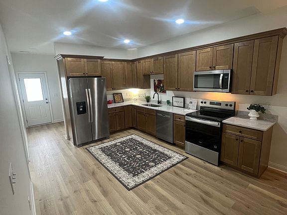 4th image of 842 Ridgewood Dr Unit 1