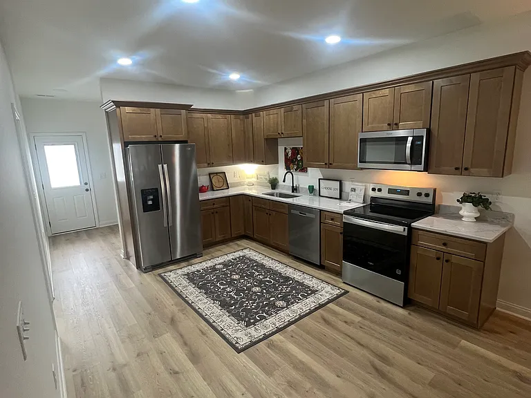 842 Ridgewood Dr #1 — Photo 4