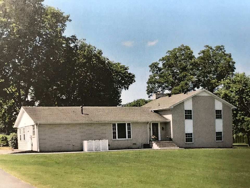 1st image of 417 Nichols Ln