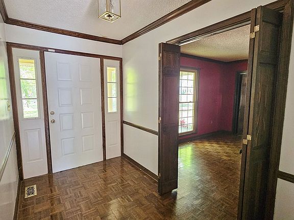 5th image of 30 Oxford Dr