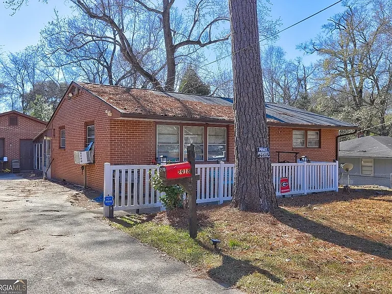 2918 Emerson Cir — Photo 3