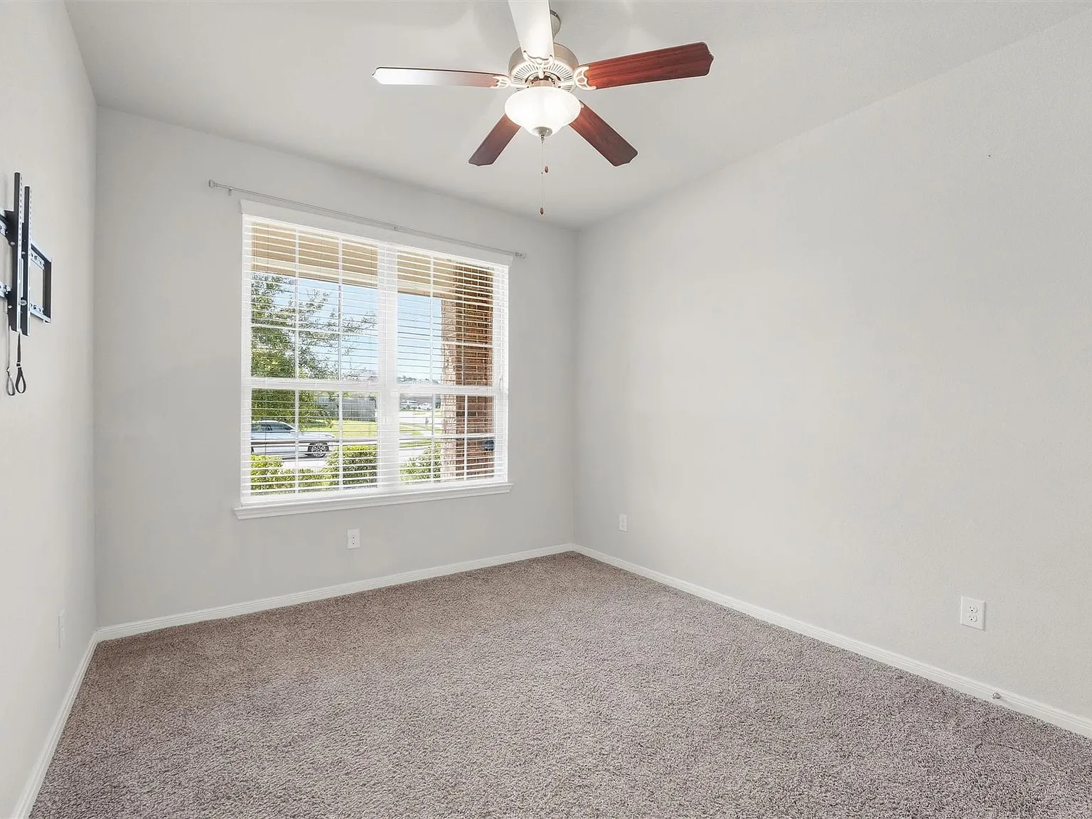 5 bed, 3.0 bath, 2802 sqft, $2,850 — Photo 4