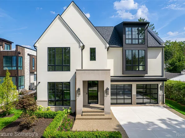 1042 Brookwood St, Birmingham, MI 48009