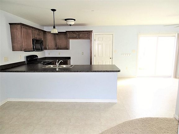 Kitchen & Dining Area
