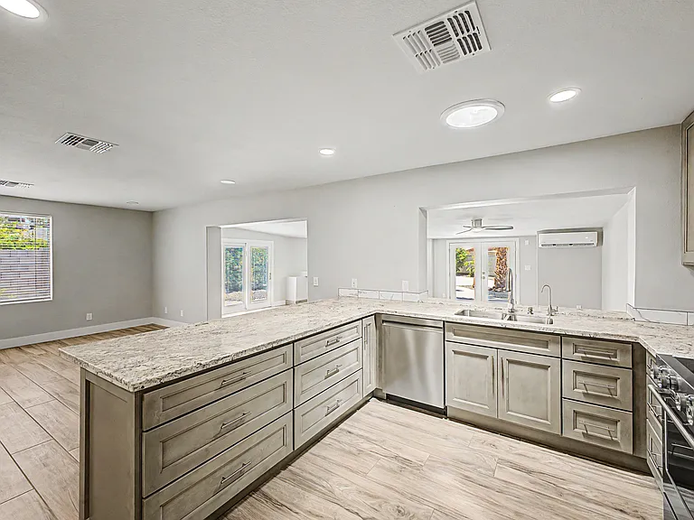 3027 W Tierra Buena Ln — Photo 5