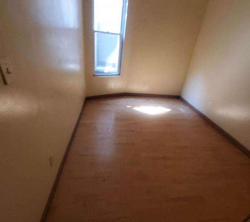 2nd image of 962-966 N 27th St #101
