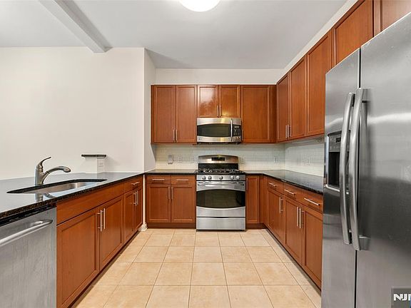 5th image of 1112 Riverview Avenue