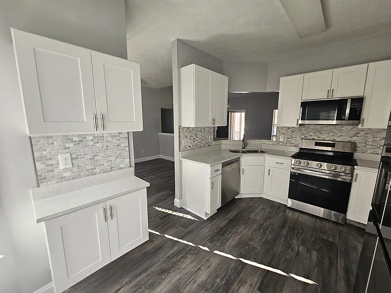 4862 Lake Park Ln — Photo 8