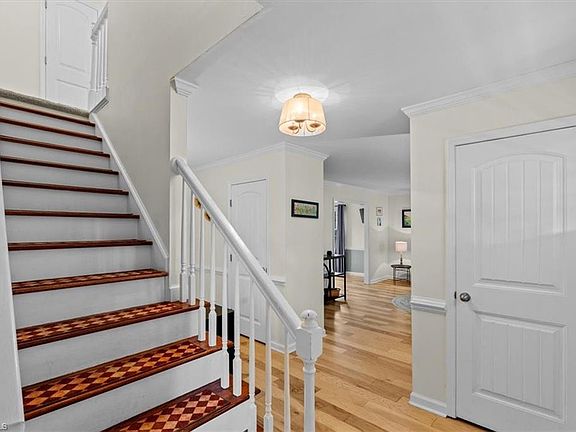 3rd image of 109 Stafford Oak Dr
