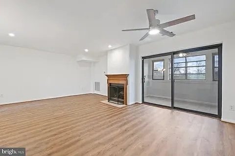 3 bed, 2.5 bath, 1402 sqft, $3,400 — Photo 1