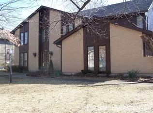 8957 Cedar Dr, Prairie Village, KS 66207
