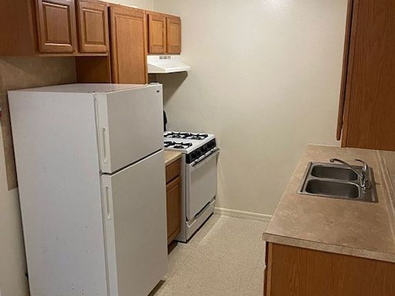 5th image of 1219 N Storer Ave #39
