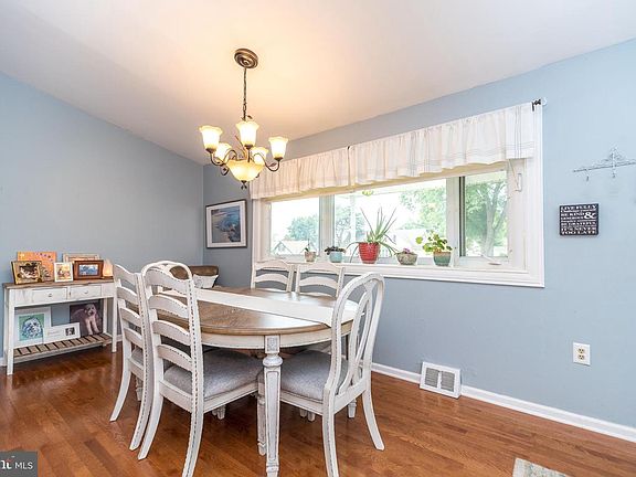 4th image of 210 Ann Ln