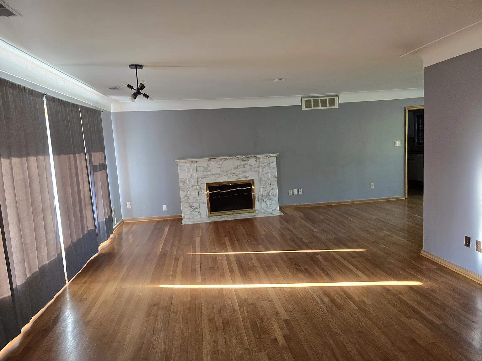 3 bed, 1.5 bath, 1820 sqft, $2,950 — Photo 2