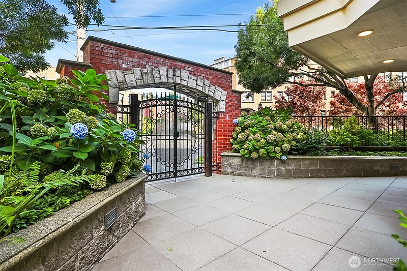 3rd image of 530 4th Avenue W #206
