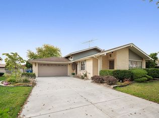 10924 Circle Dr, Palos Hills, IL 60465
