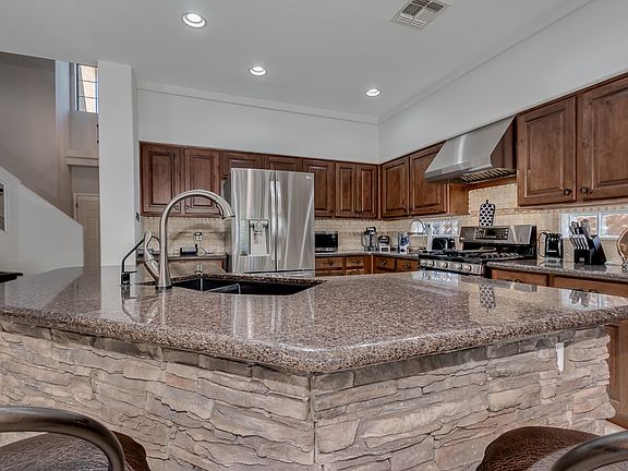 3rd image of 2418 W Barbie Ln