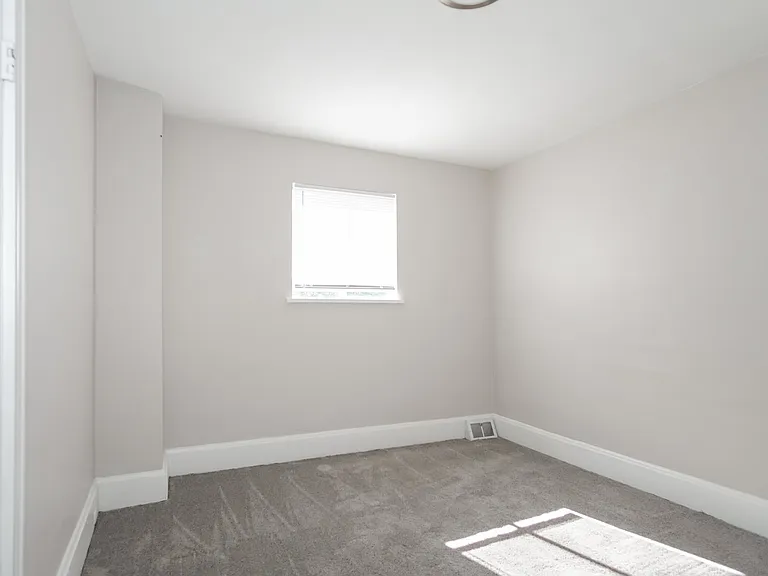 1296789_029_bedroom_13229855.jpg