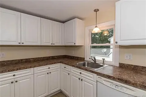 2 bed, 950 sqft, $2,200 — Photo 3