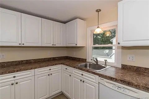 3rd image of 198 Washington St APT 2