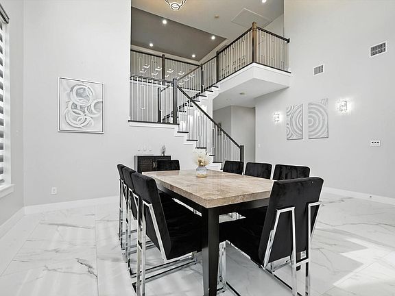 5th image of 4704 Almeria Ct