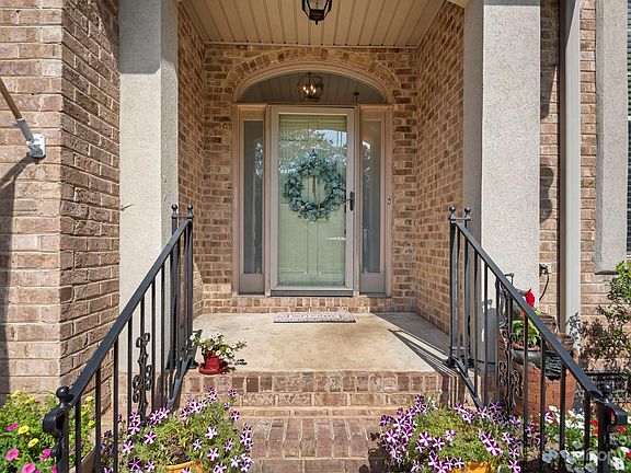 2nd image of 7012 Waggoners Glen Ln