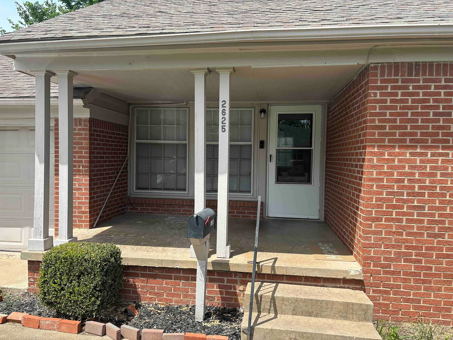 2 bed, 1016 sqft, $985 — Photo 2