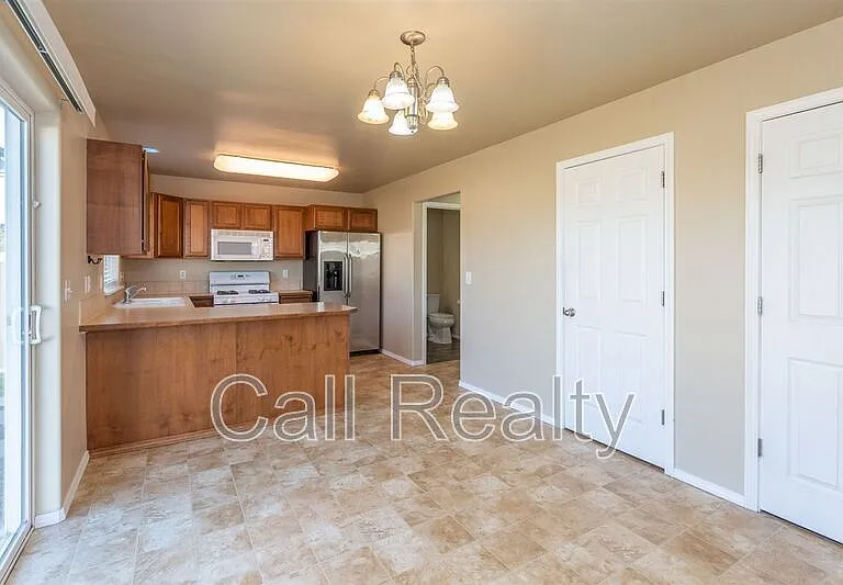 1814 N Arc St — Photo 7