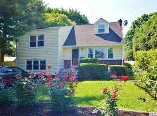 605 5th Ave, East Northport, NY 11731