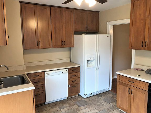 gas cooking, stainless steel deep sink and dishwasher