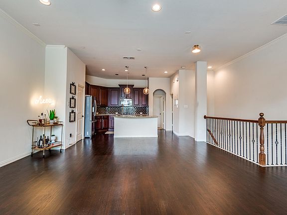 4th image of 594 Tuscan Dr