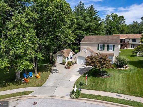 2nd image of 9 White Wood Ct