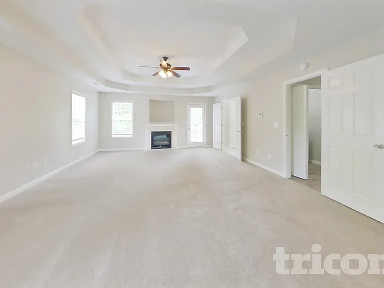 585 Chastleton Dr — Photo 8