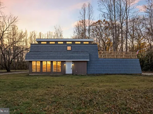 8550 Windsor Dr, King George, VA 22485