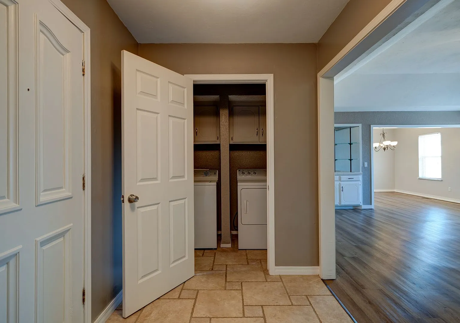 Large 3 Bed 2 Bath In Edmond Schools!! Move In Special — Photo 2