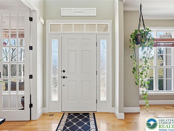 4th image of 1375 Clearview Rd