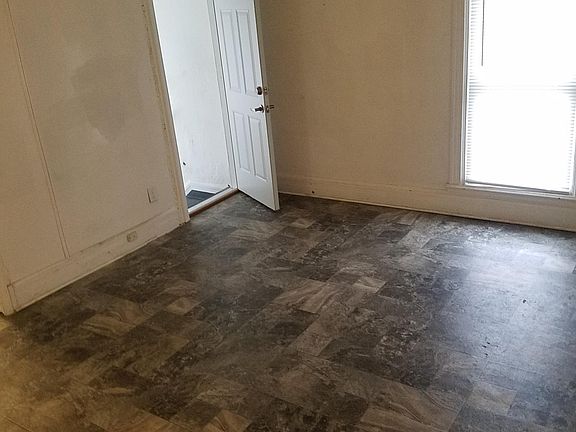 2nd image of 114 Fremont St APT B