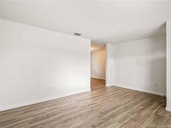 4th image of 2702 Sheraton Blvd