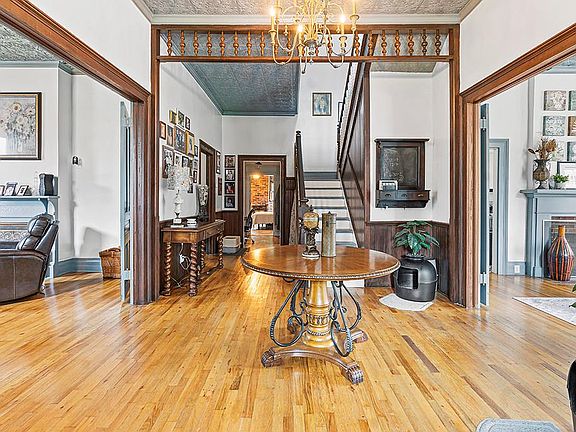 4th image of 300 Greenville St