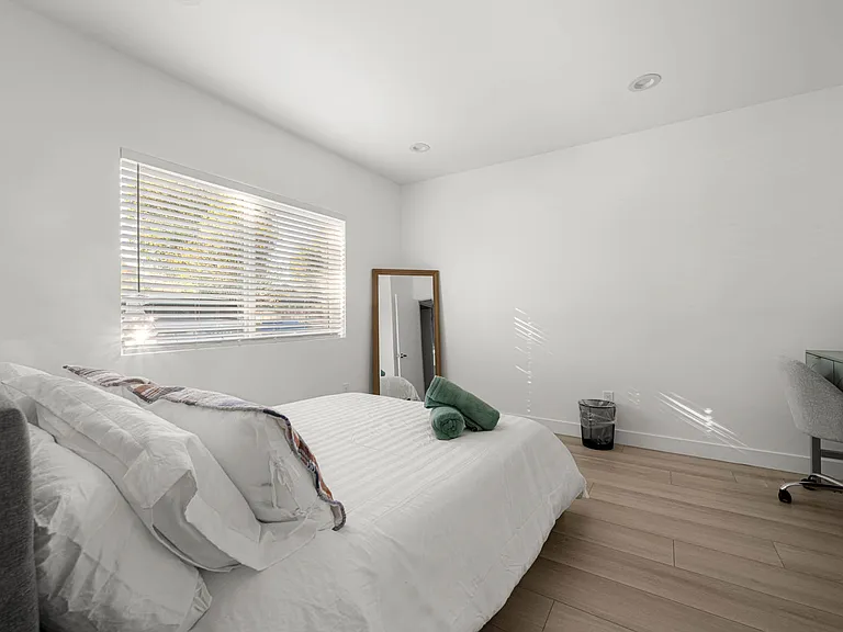 22309 Leadwell St #1 — Photo 16