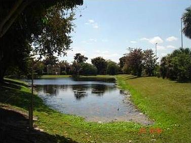 5th image of 4195 Lakeside Dr