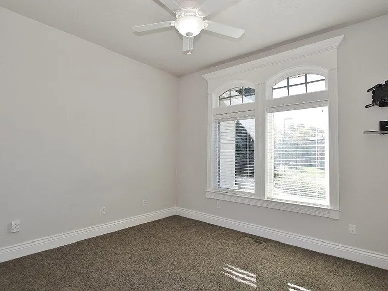 2291 N Greenview Ct — Photo 22