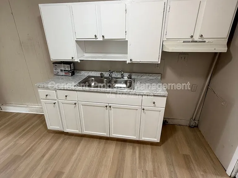 616 W Poplar St #2 — Photo 5