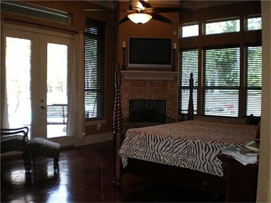 3rd image of 549 Villagebrook