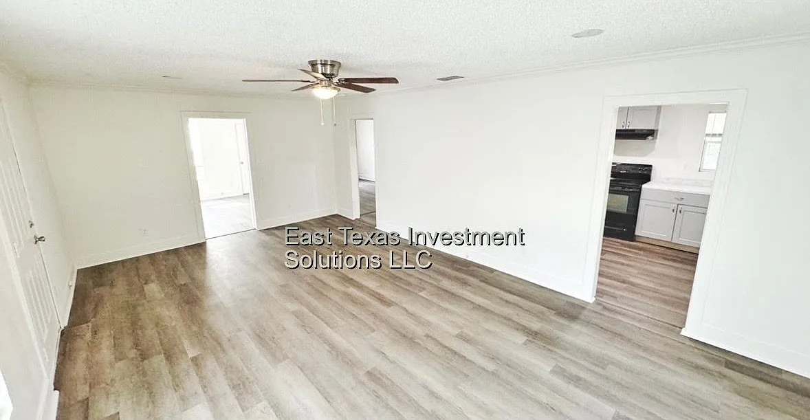 2 bed, 1.0 bath, 950 sqft, $1,325 — Photo 2