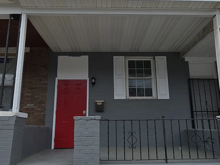 2010 Cliftwood Ave — Photo 1